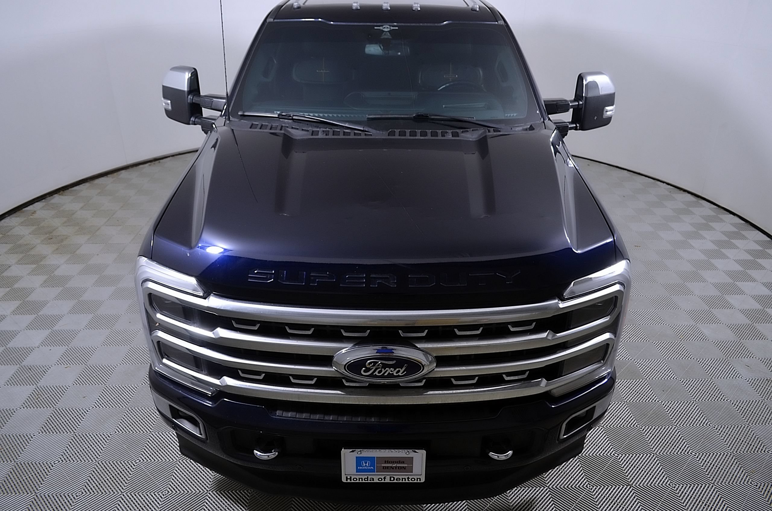 Used 2023 Ford F250 Platinum AWD/4WD image 4