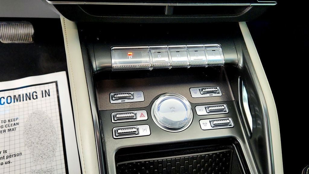 Used 2024 Lincoln Nautilus Premier AWD/4WD image 16