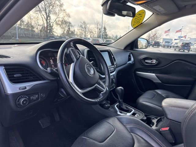 Used 2018 Jeep Cherokee Trailhawk image 6