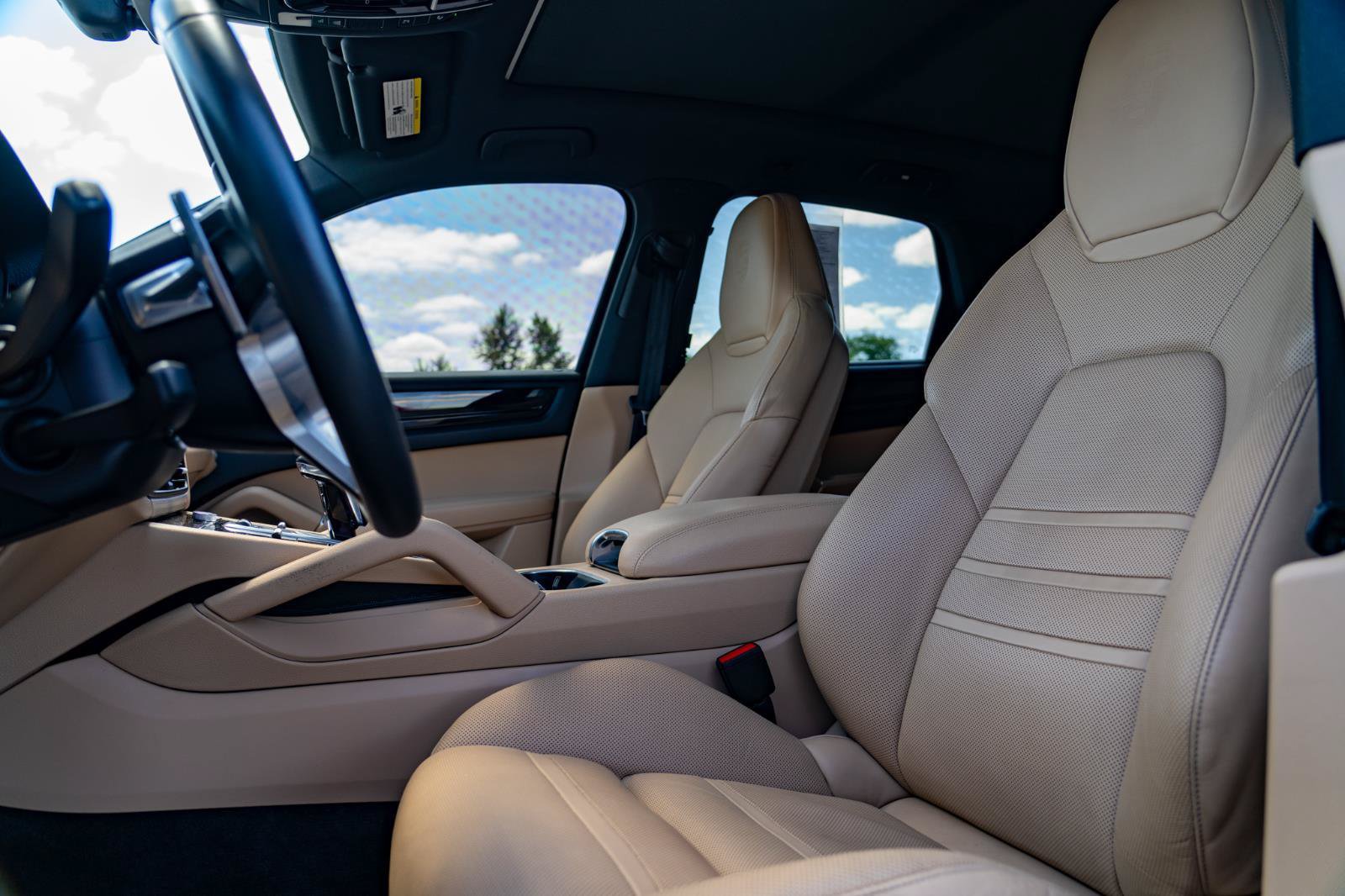 Used 2019 Porsche Cayenne E-Hybrid AWD/4WD image 16