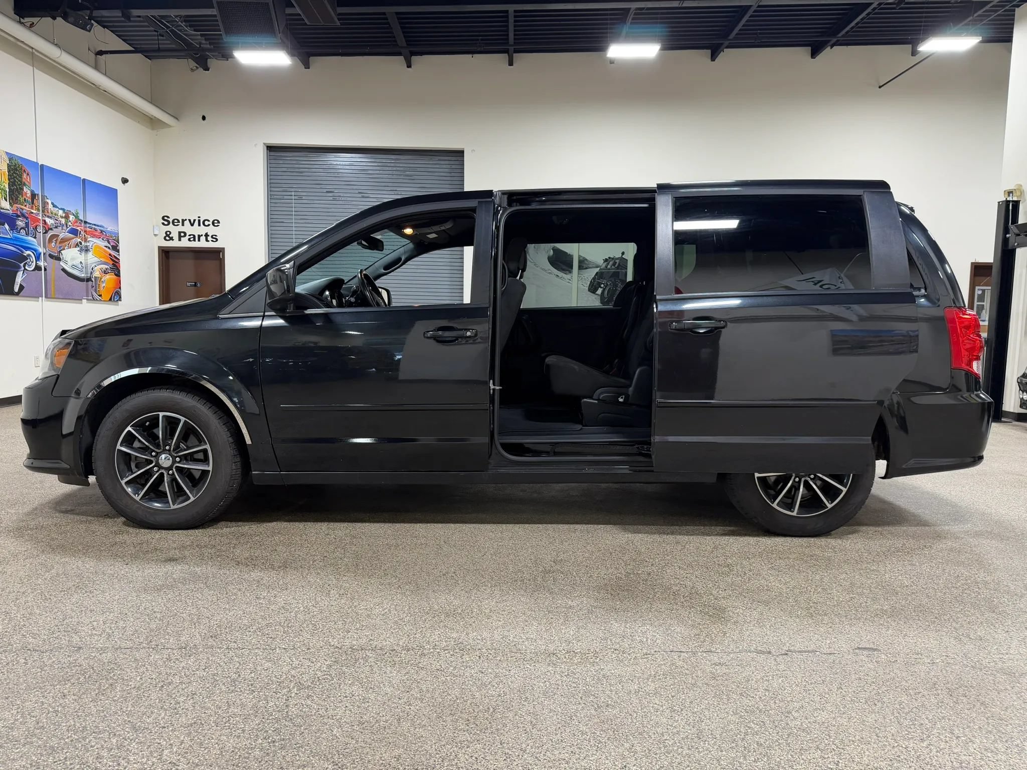 Used 2016 Dodge Grand Caravan SE FWD image 22
