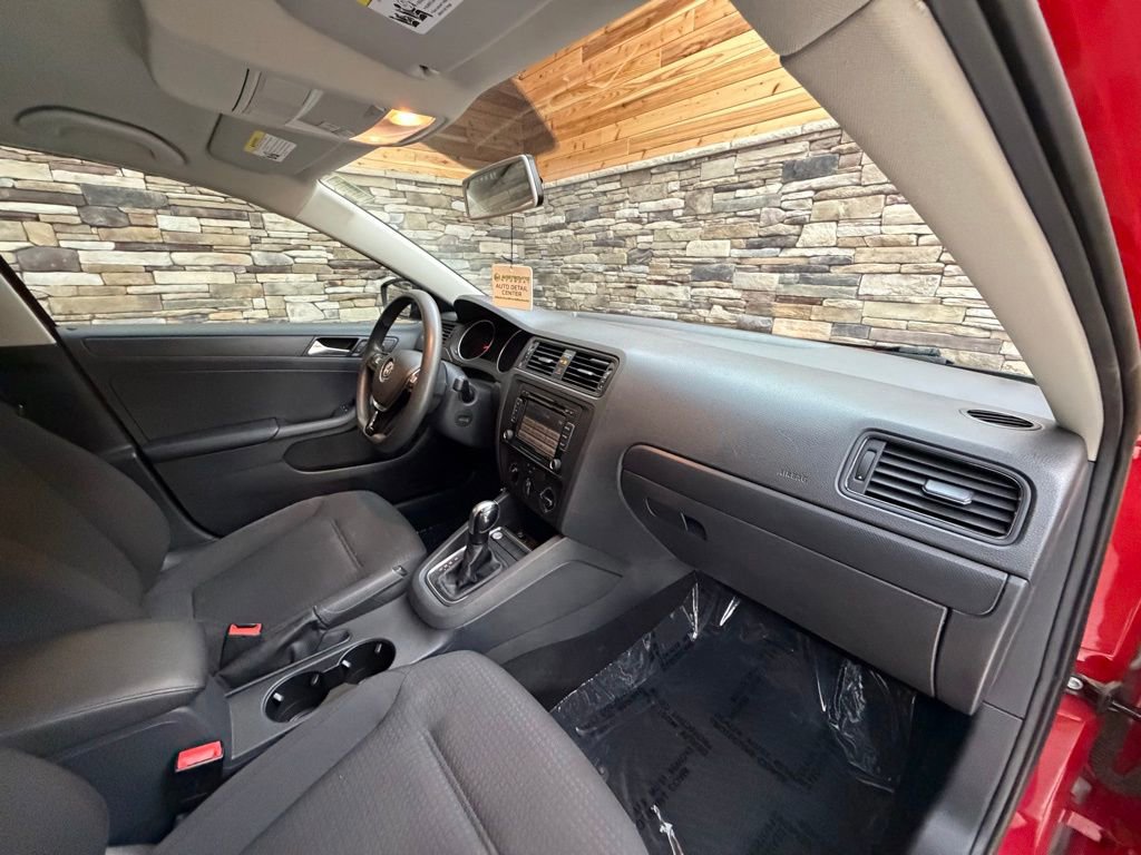 Used 2015 Volkswagen Jetta S image 13