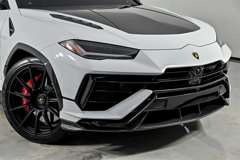 Used 2024 Lamborghini Urus Performante AWD/4WD image 2