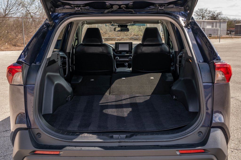 Used 2021 Toyota RAV4 XLE Premium image 25
