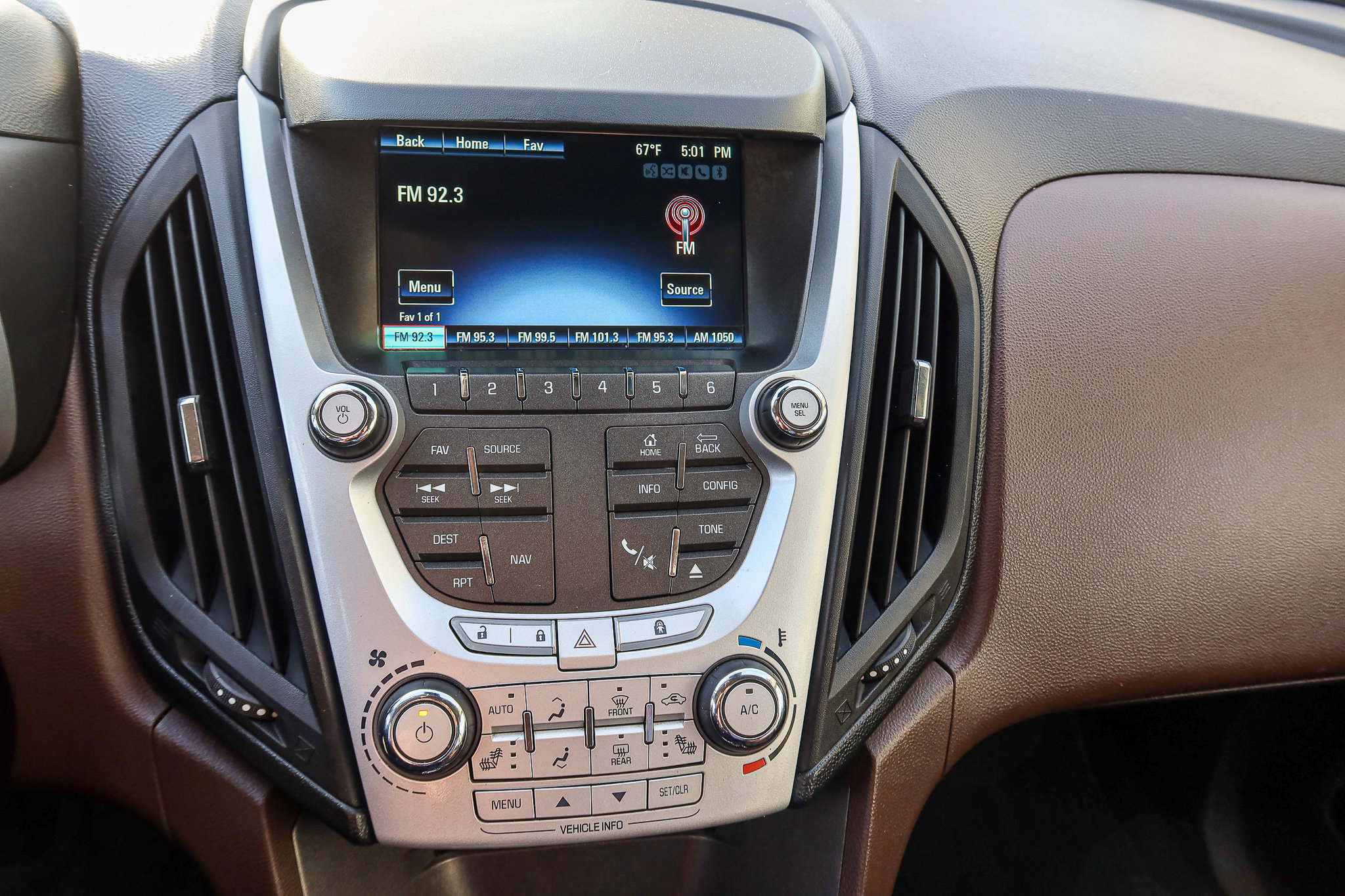 Used 2015 Chevrolet Equinox LT w/ Chrome Appearance Package AWD/4WD image 18
