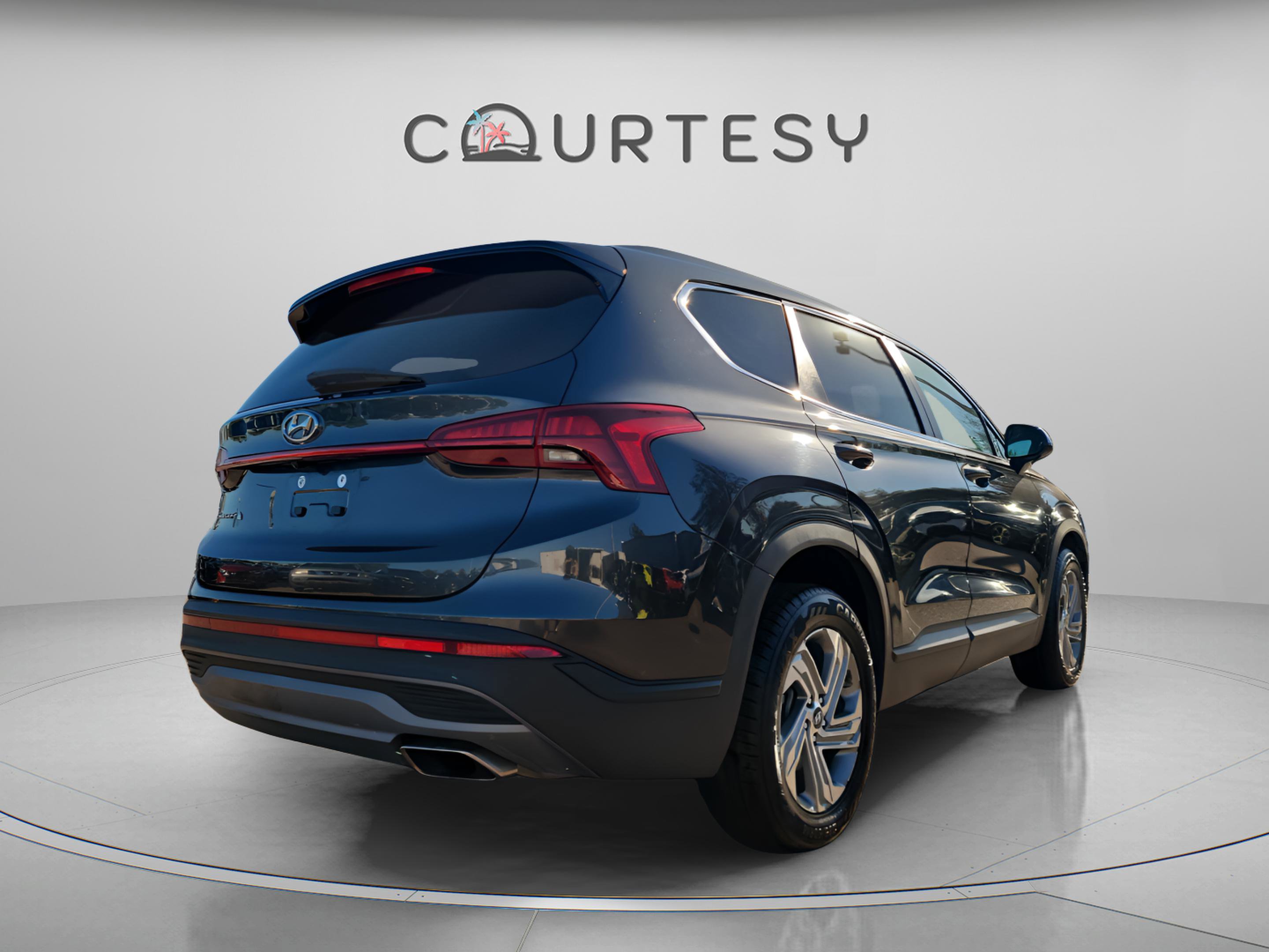 Used 2021 Hyundai Santa Fe SE image 4