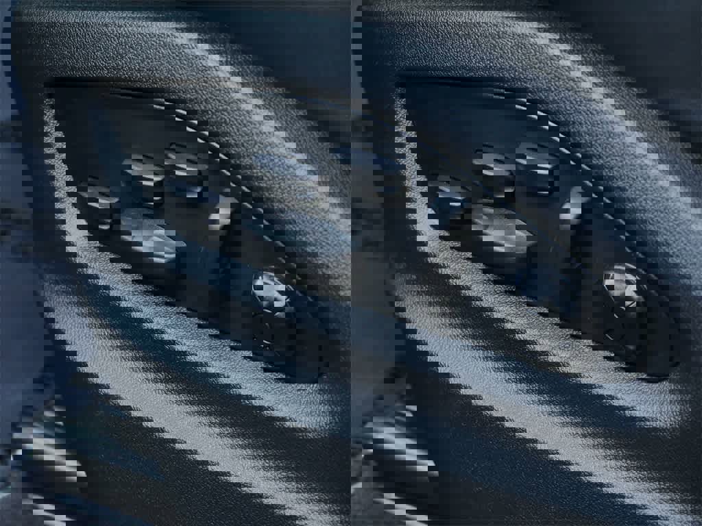 New 2025 Porsche Cayenne Turbo image 13