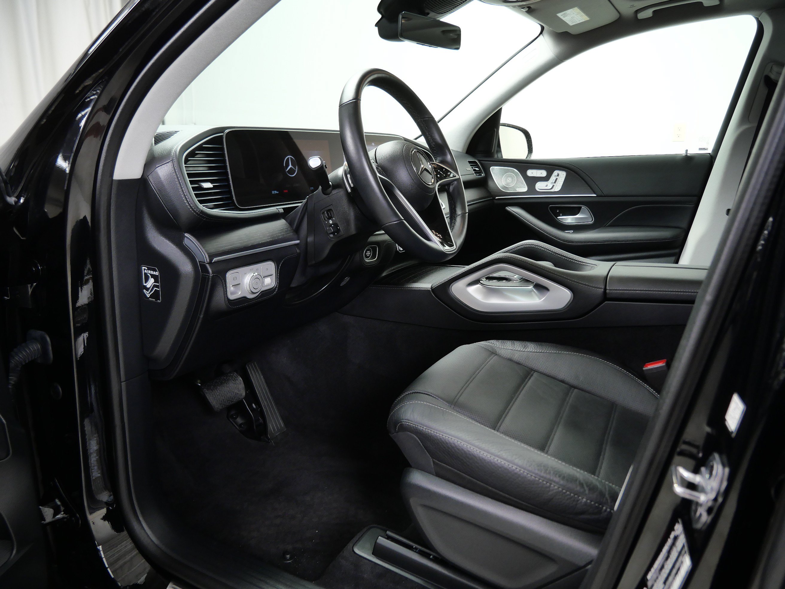 Certified 2025 Mercedes-Benz GLE 450e 4MATIC w/ Winter Package image 14