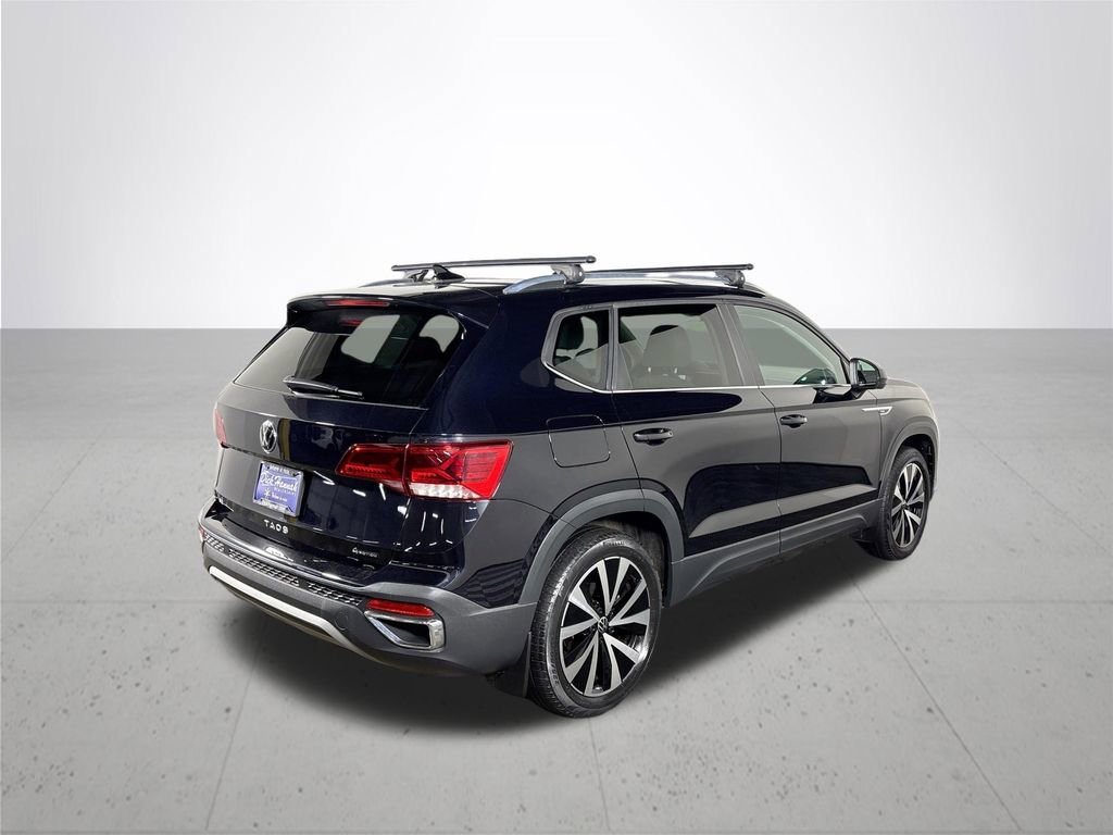 Used 2022 Volkswagen Taos SE w/ Panoramic Sunroof Package AWD/4WD image 6