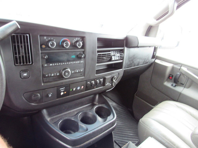Used 2018 Chevrolet Express 2500 w/ Driver Convenience Package RWD image 31