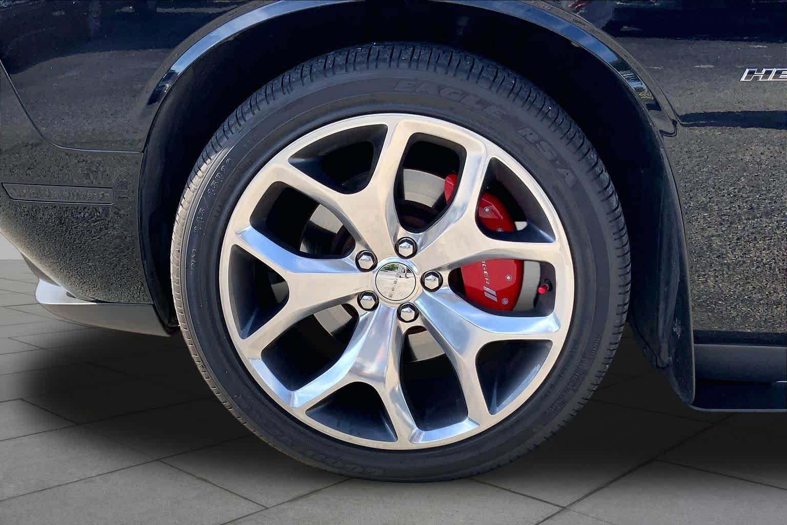 Used 2015 Dodge Challenger R/T w/ Quick Order Package 28D R/T RWD image 9
