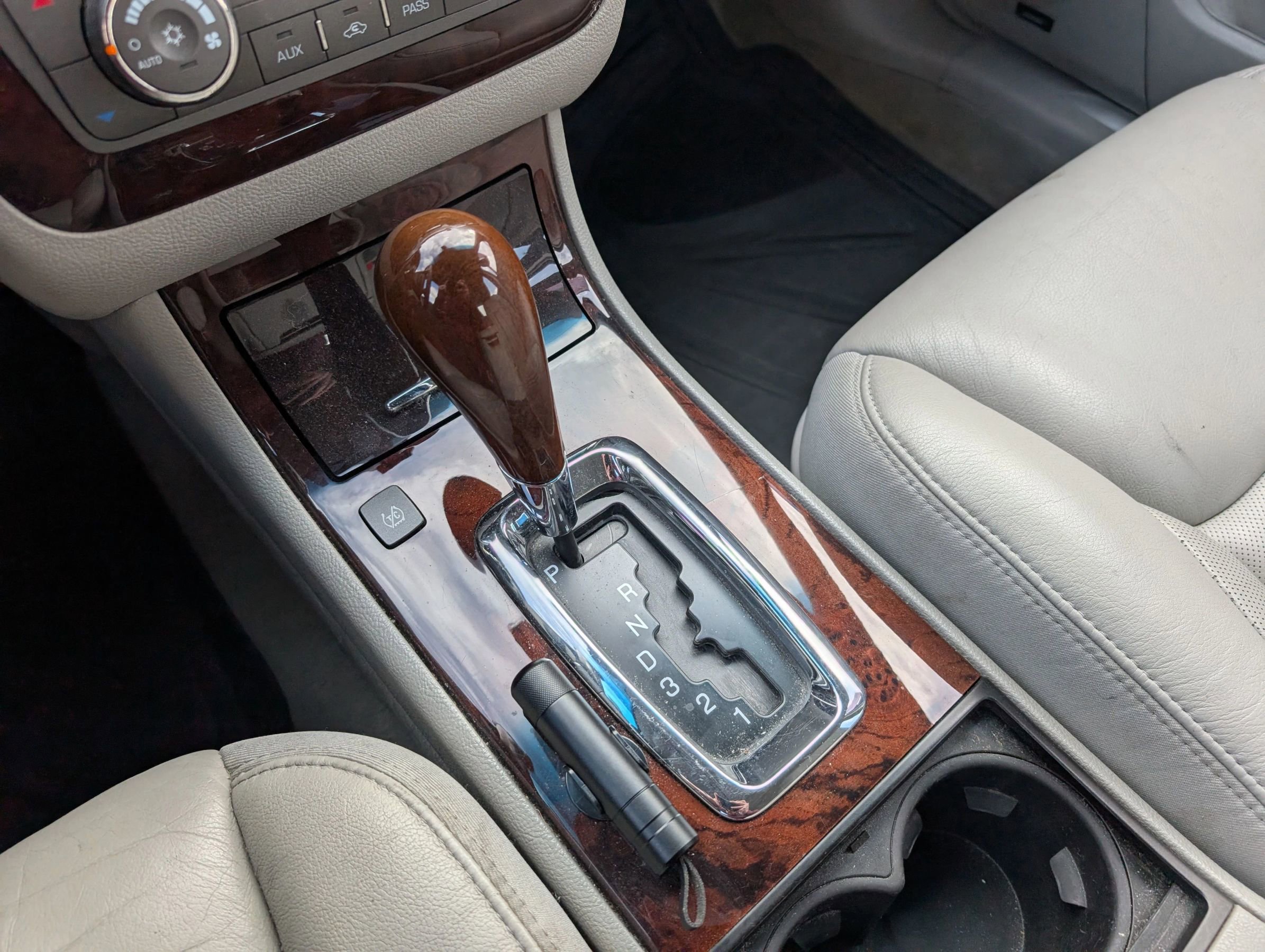 Used 2011 Cadillac DTS Premium image 18