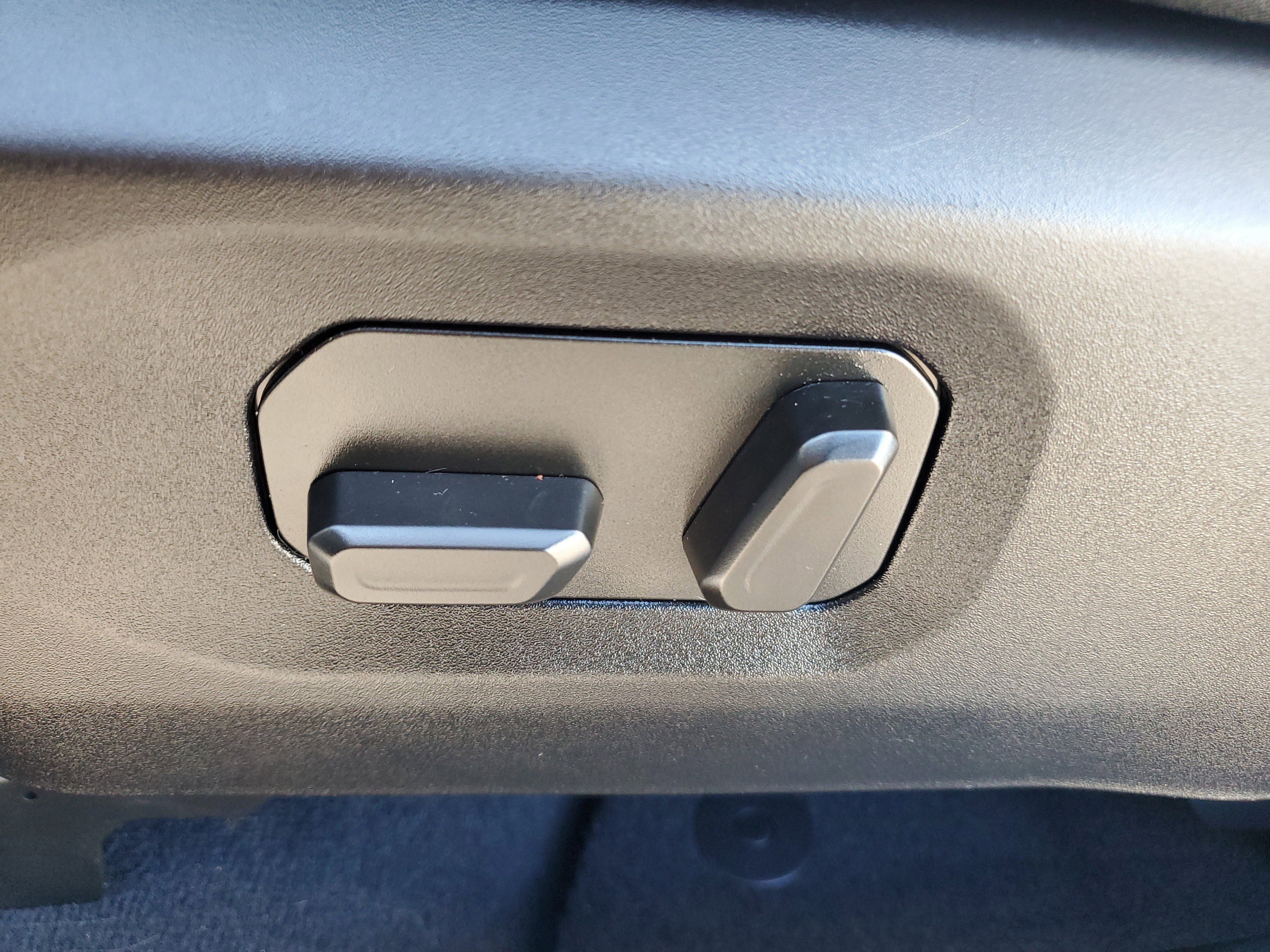 Used 2025 Jeep Wrangler Sahara image 18