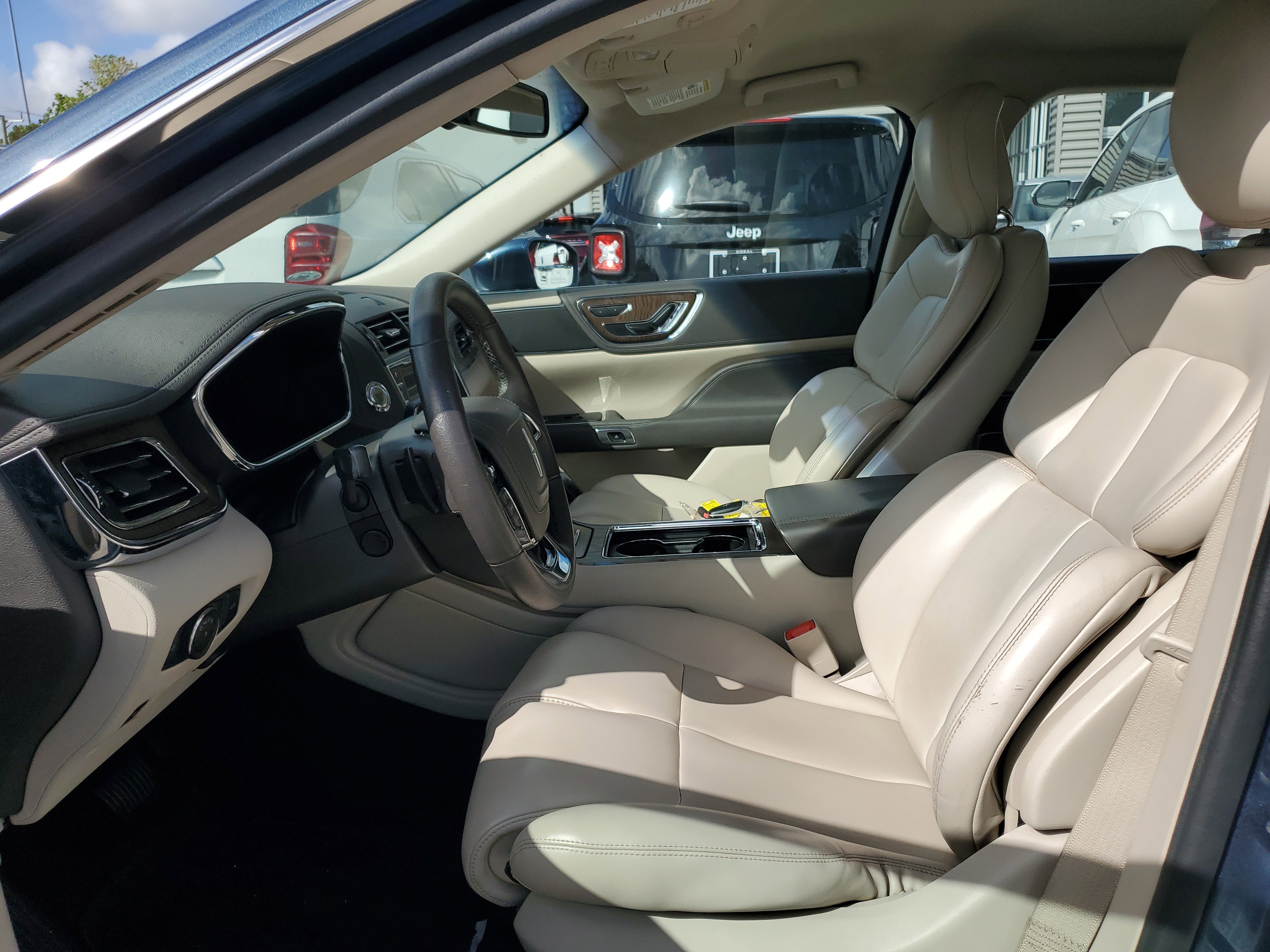 Used 2018 Lincoln Continental Premiere image 11