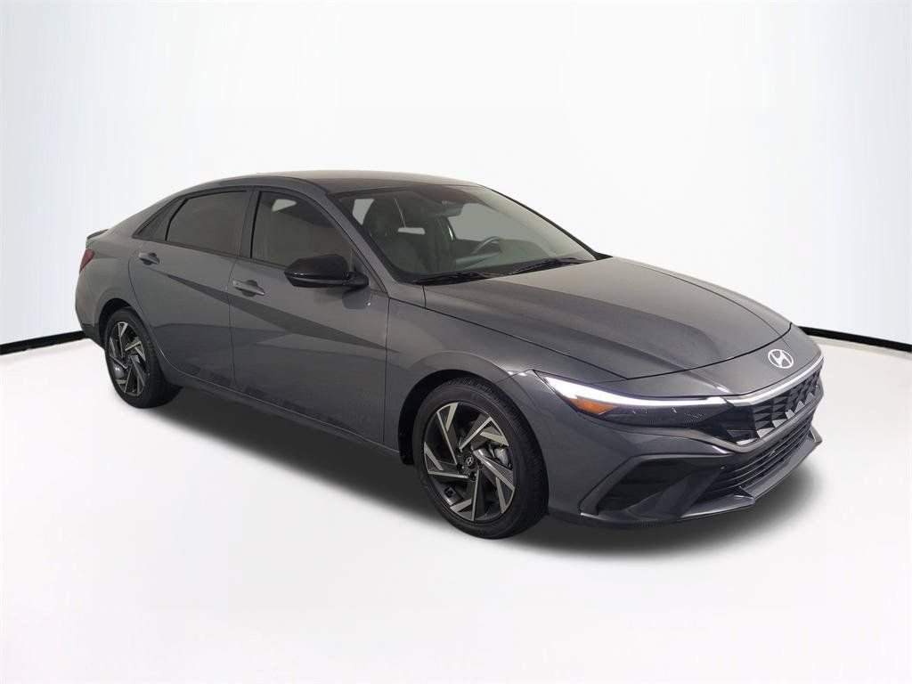 Used 2025 Hyundai Elantra Sport FWD image 2