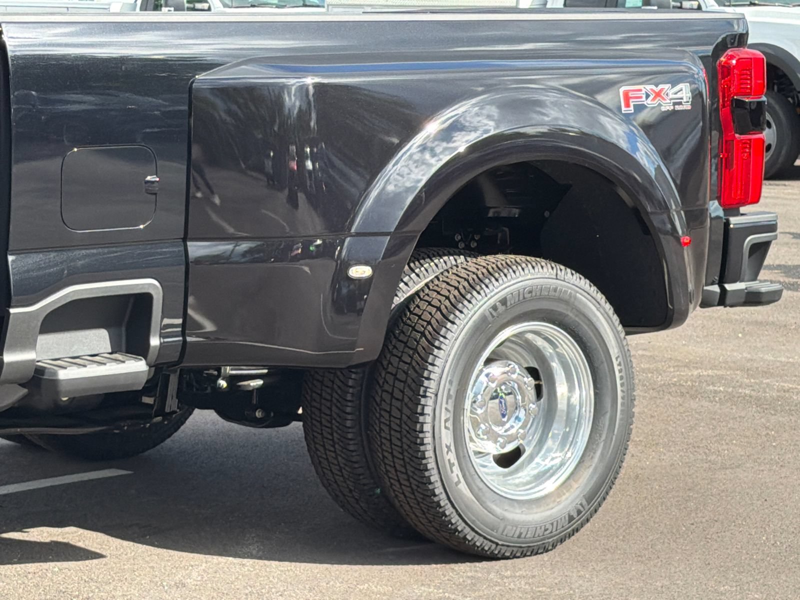 New 2026 Ford F350 Platinum w/ Platinum Plus Package AWD/4WD image 6