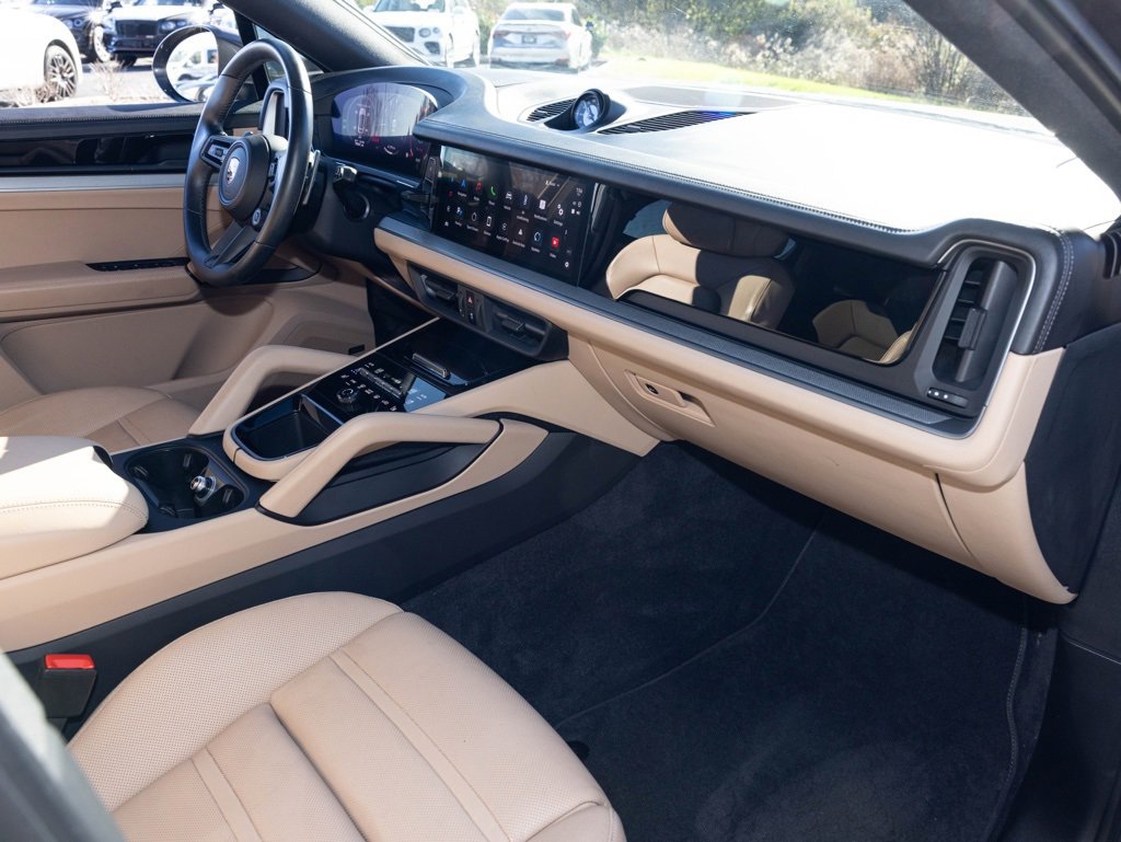Used 2024 Porsche Cayenne Coupe image 63