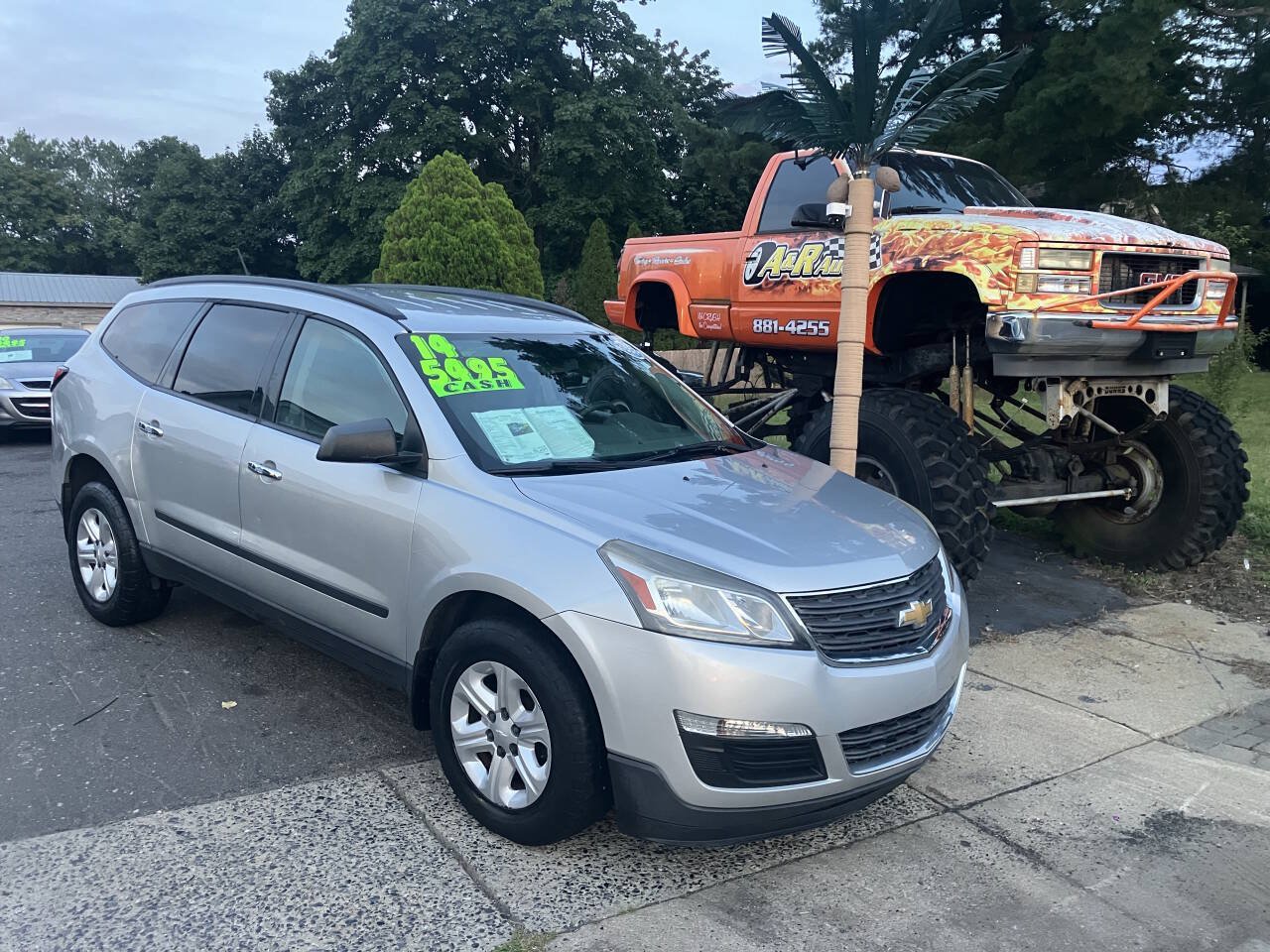 Used 2014 Chevrolet Traverse LS FWD image 2
