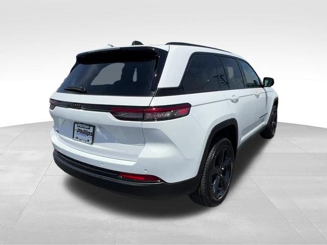 Used 2025 Jeep Grand Cherokee Altitude AWD/4WD image 6