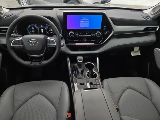 Certified 2026 Toyota Highlander Platinum AWD/4WD image 14