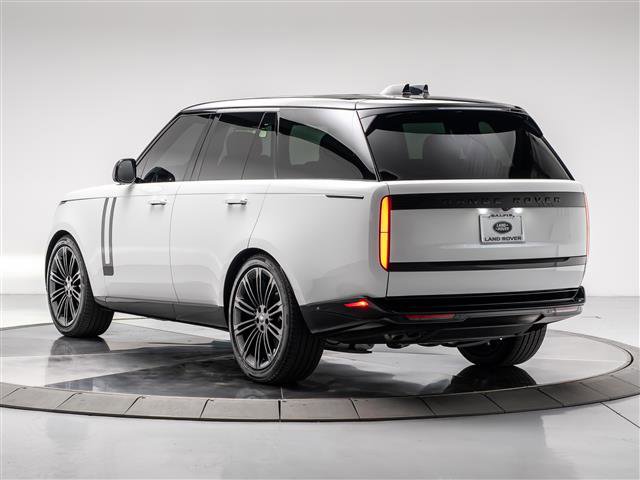 Used 2025 Land Rover Range Rover SE image 3