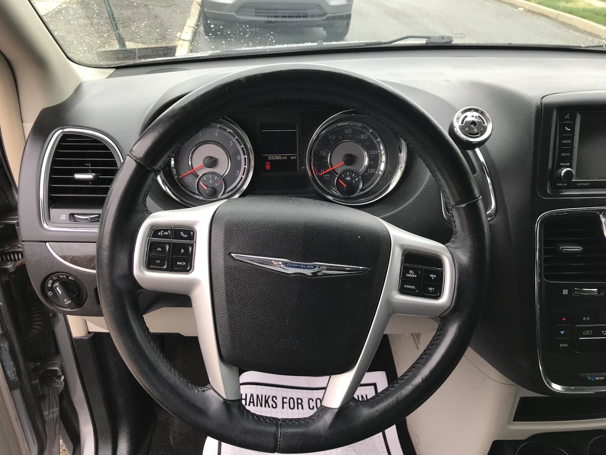 Used 2016 Chrysler Town & Country Touring FWD image 12