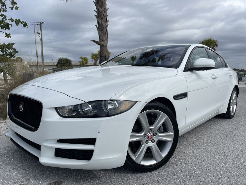 Used 2017 Jaguar XE Prestige image 1