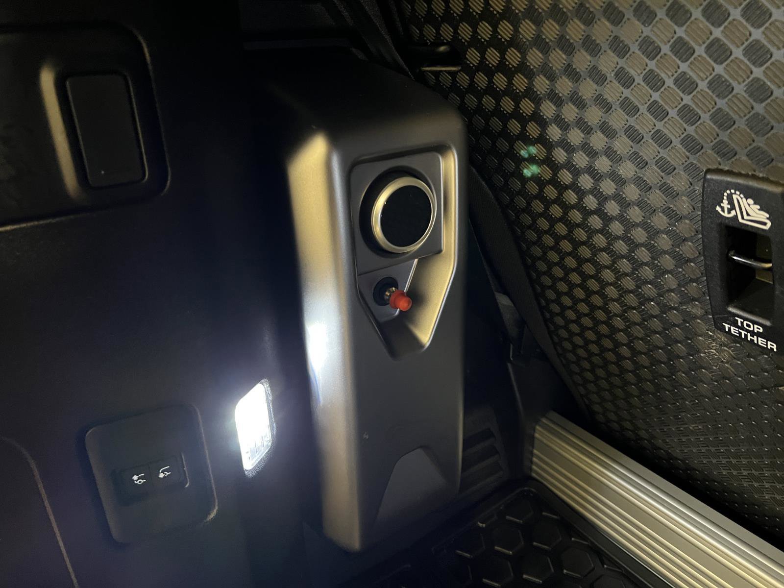 Used 2023 Land Rover Defender 90 X image 29