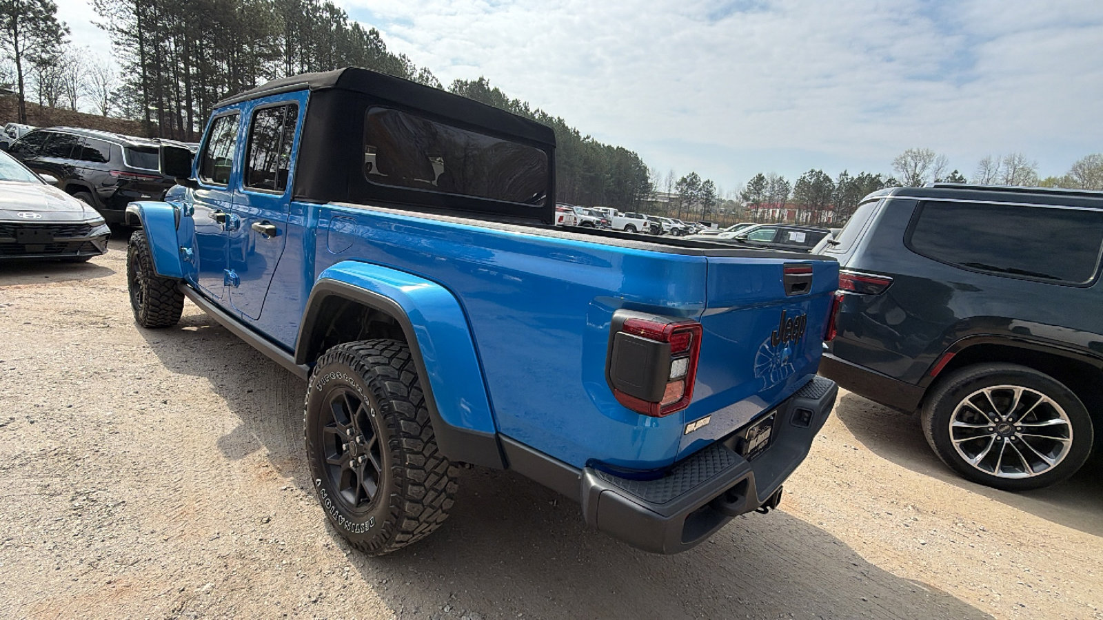 Used 2024 Jeep Gladiator Sport AWD/4WD image 10