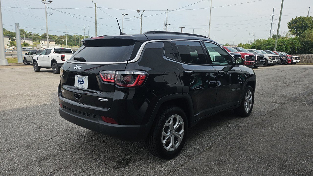 Used 2024 Jeep Compass Latitude AWD/4WD image 6