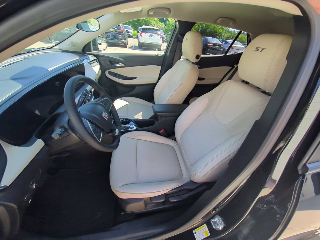 Used 2024 Buick Encore GX Sport Touring FWD image 16