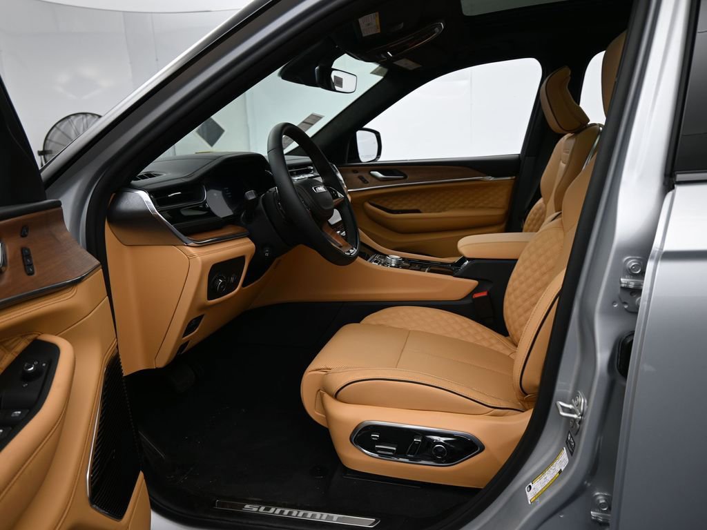 New 2025 Jeep Grand Cherokee Summit image 12