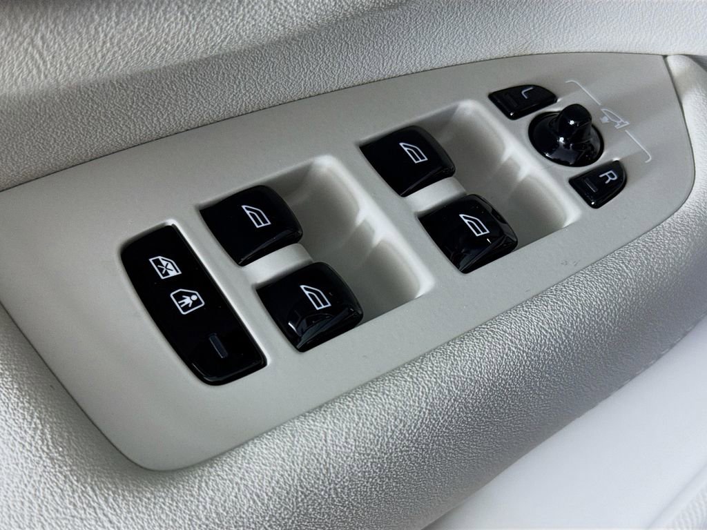 Used 2026 Volvo XC90 B6 Ultra w/ Lounge Package image 18