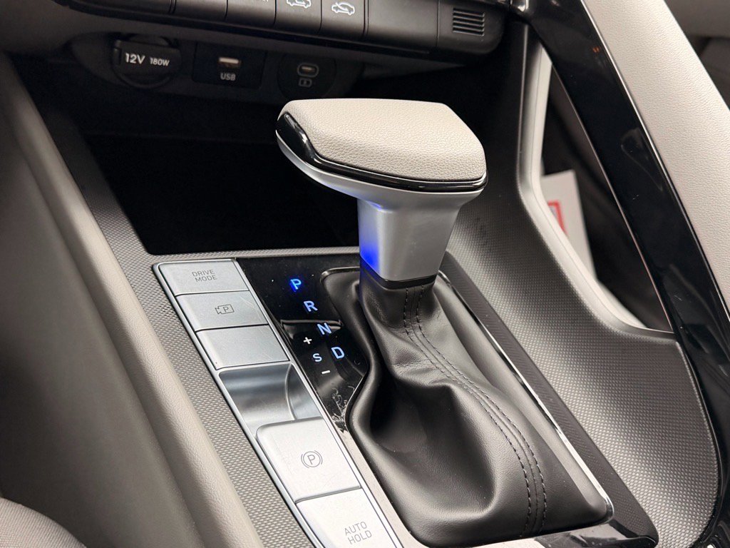 Used 2024 Hyundai Elantra Blue image 19