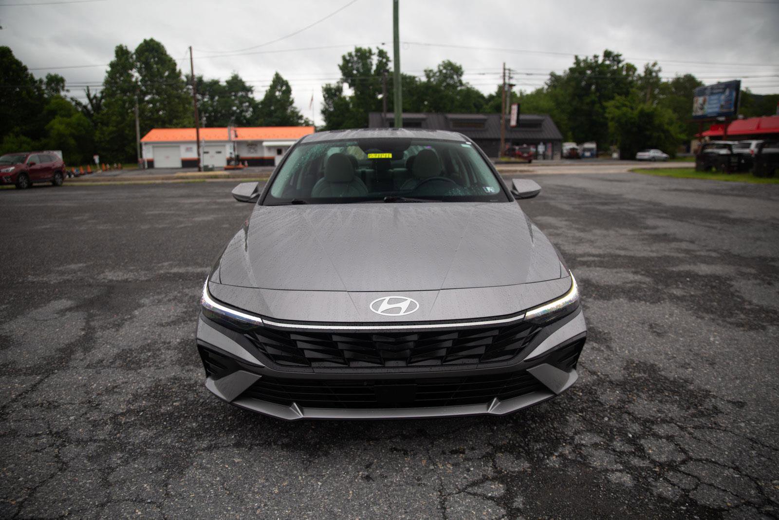 Used 2025 Hyundai Elantra Limited image 8