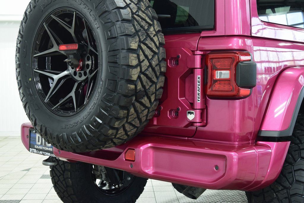 Used 2024 Jeep Wrangler Sahara w/ Technology Group image 21