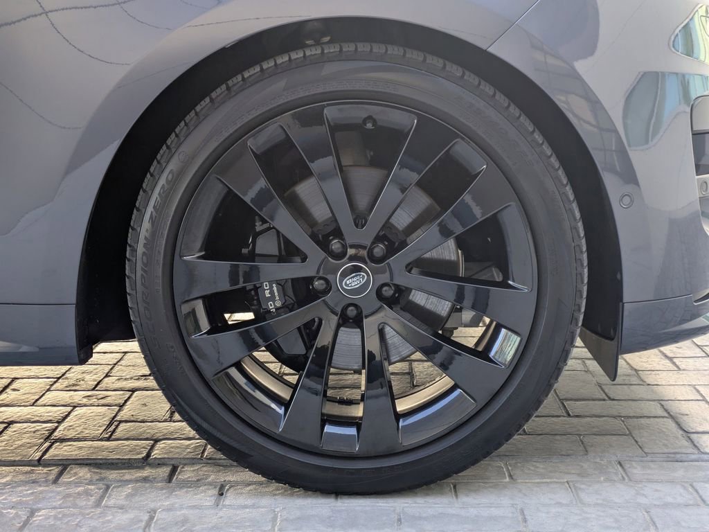 Used 2023 Land Rover Range Rover Sport SE Dynamic image 11