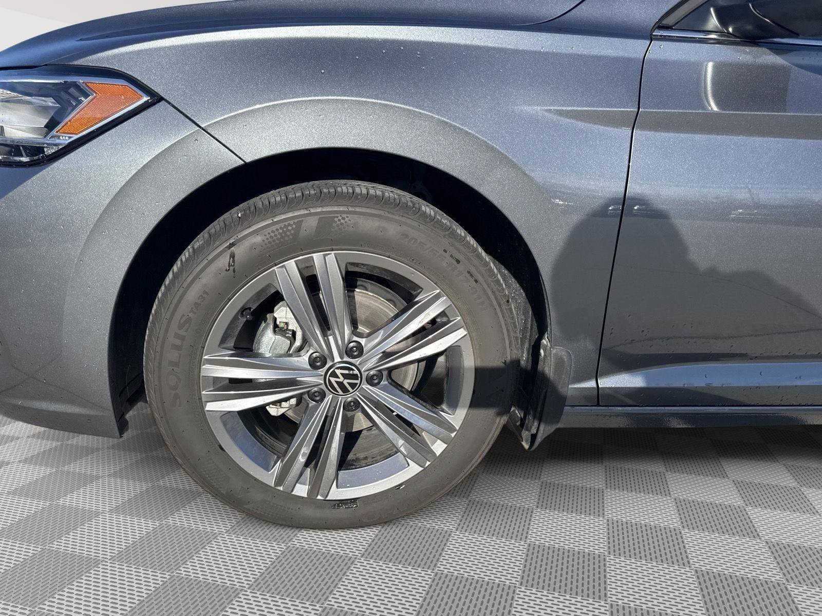 Used 2024 Volkswagen Jetta SE w/ Panoramic Sunroof Package image 15