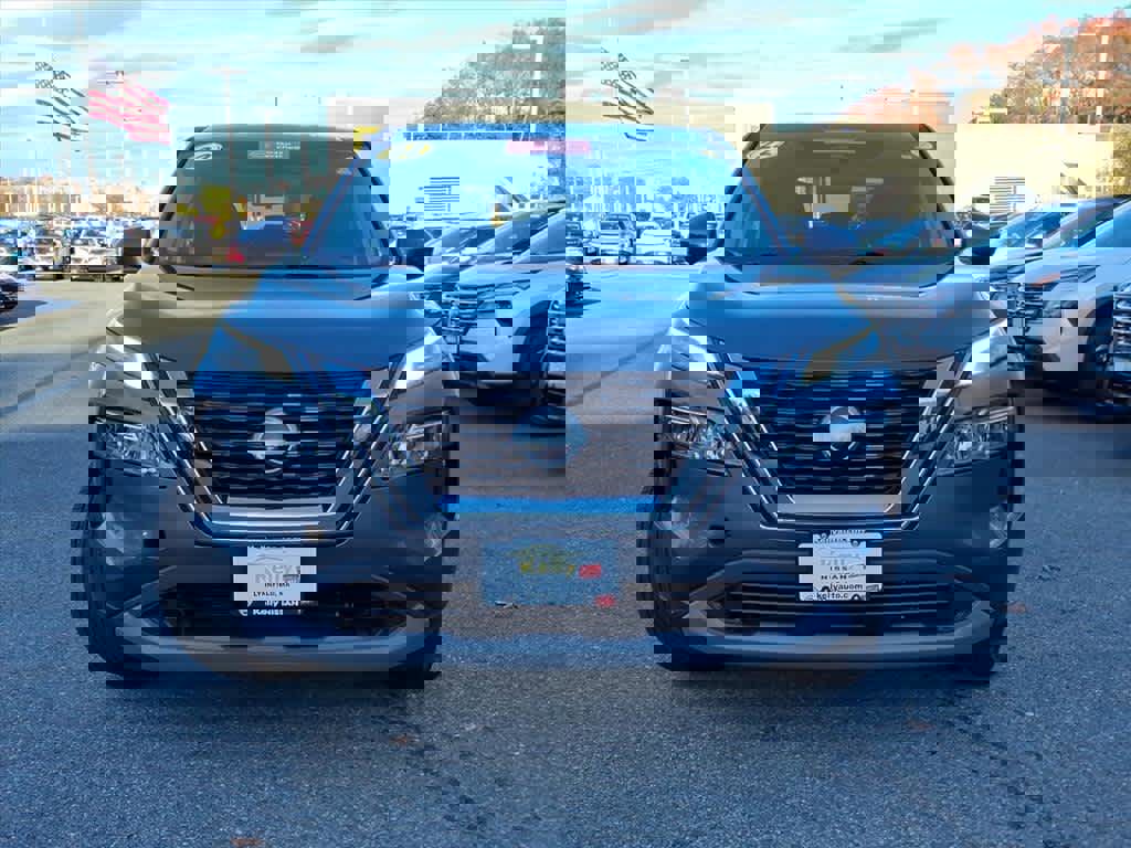 Certified 2022 Nissan Rogue SV image 2