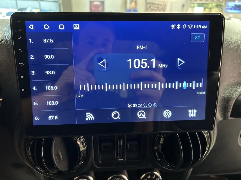 Used 2014 Jeep Wrangler Unlimited Sahara image 15