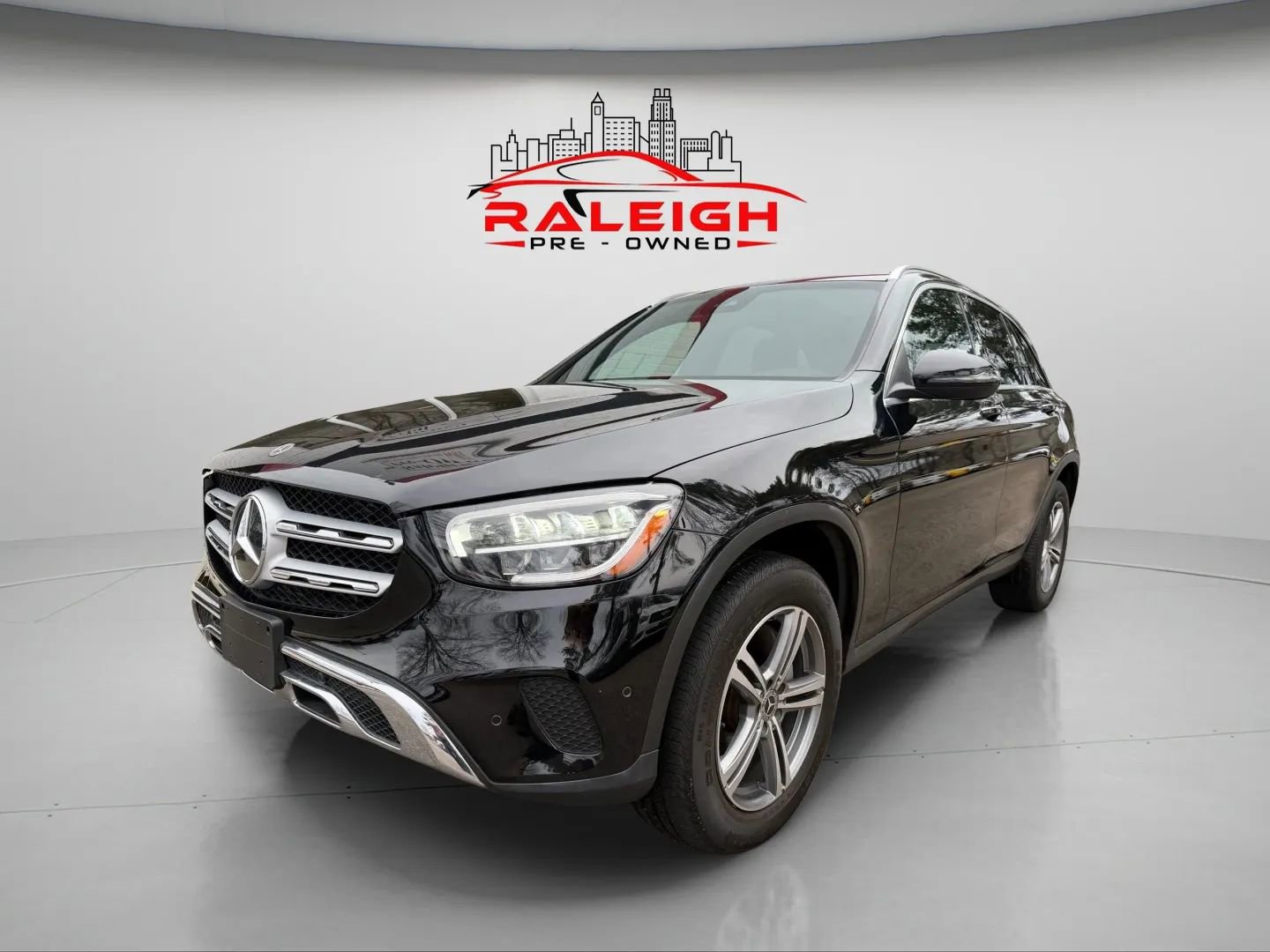 Used 2021 Mercedes-Benz GLC 300 4MATIC image 2
