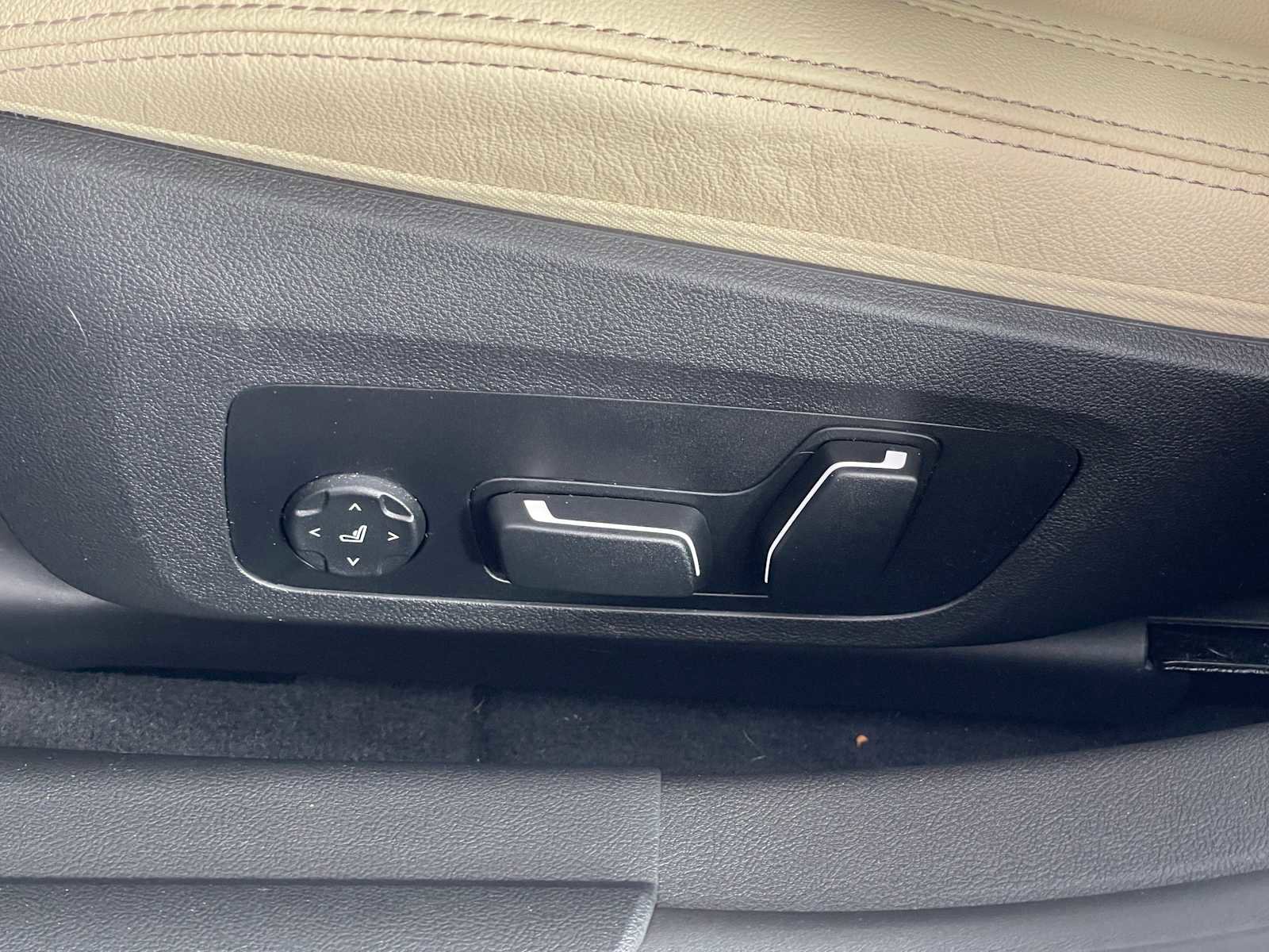 Used 2025 BMW i4 eDrive40 w/ Premium Package image 17