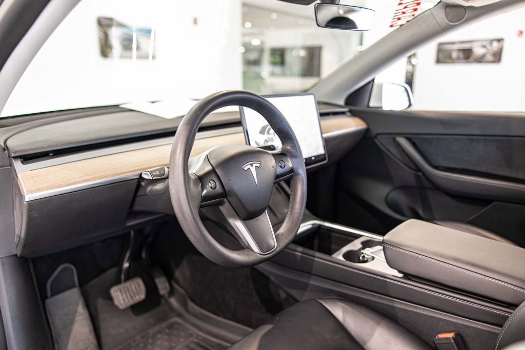 Used 2021 Tesla Model Y Long Range AWD/4WD image 21
