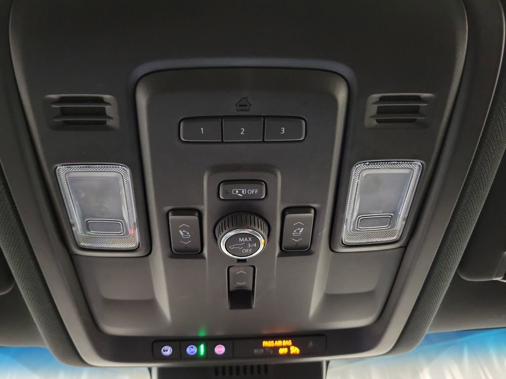 Used 2023 Chevrolet Suburban Premier image 19