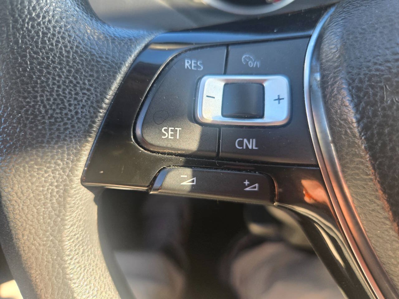 Used 2015 Volkswagen Jetta SE FWD image 42
