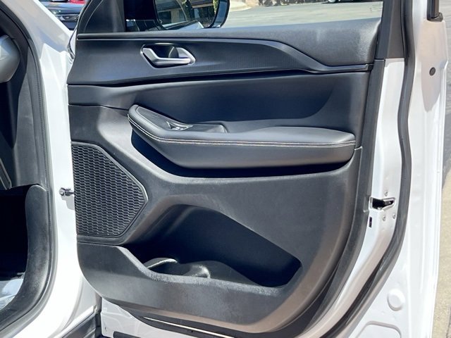 Used 2023 Jeep Grand Cherokee L Laredo image 39