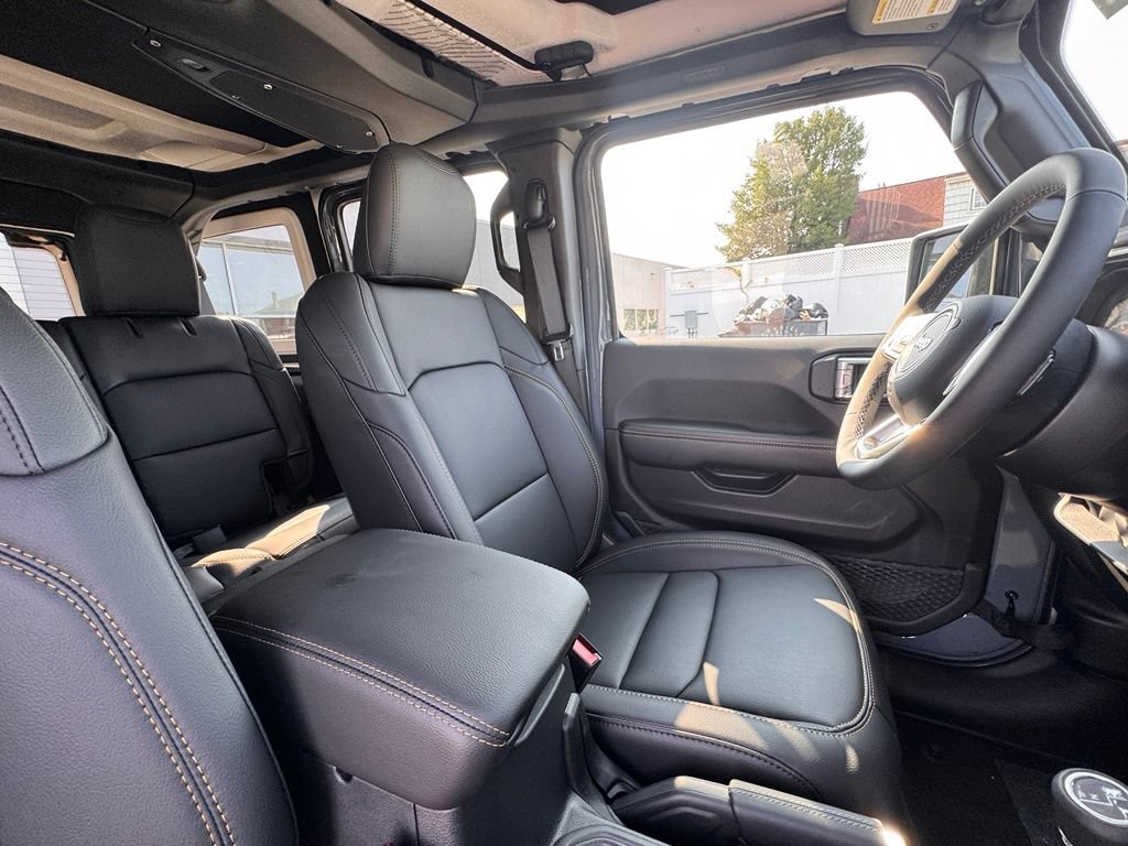 New 2026 Jeep Wrangler Unlimited Sahara w/ Safety Group AWD/4WD image 20