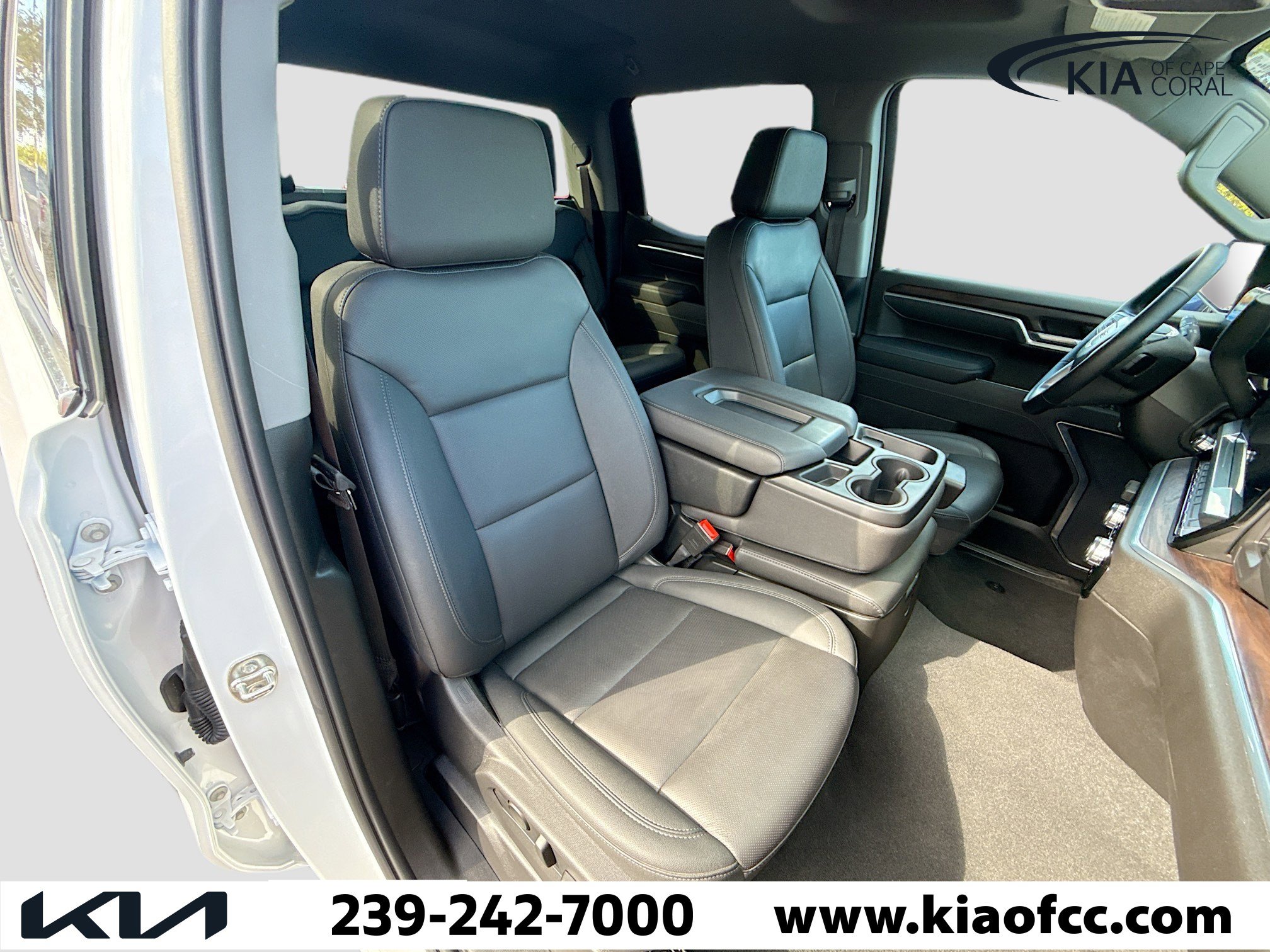 Used 2026 GMC Sierra 1500 SLT AWD/4WD image 13