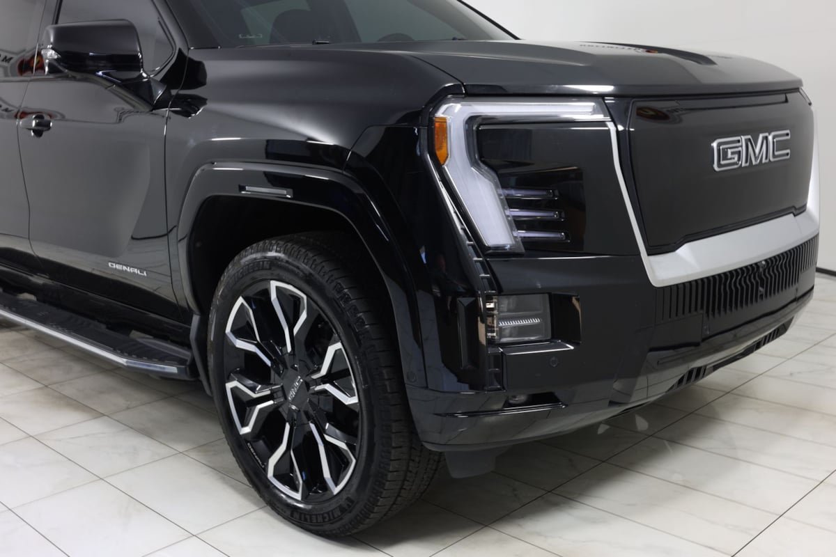 Used 2025 GMC Sierra EV Denali AWD/4WD image 37