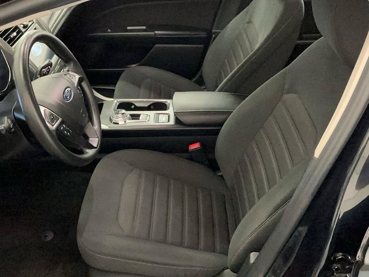 Used 2020 Ford Fusion SE FWD image 11
